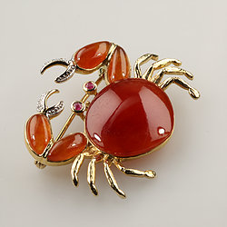 14k-gold-ruby-Crab-red-jade-pendant