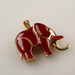 gold-ruby-EYE-Elephant-red-jade-pendant