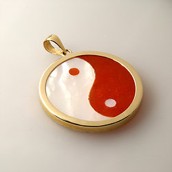 Yin-Yang-Disc-Cut-red-jade-pendant