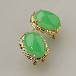 gold-oval-cabochon-jade-earring-GJE29