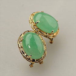 gold-oval-cabochon-jade-earring-GJE30
