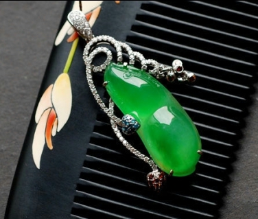 Long-Jade-Pendant-in-14K-Gold-and-Diamond-Accents